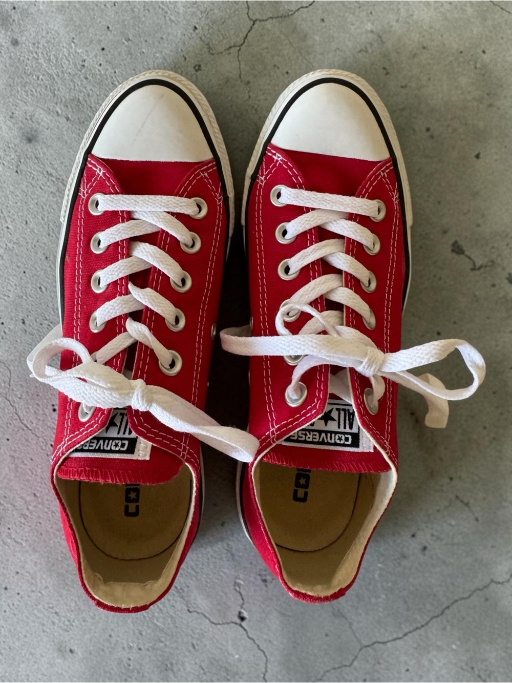 Converse All Stars Low Top Sneakers in Red Women’s Size 7